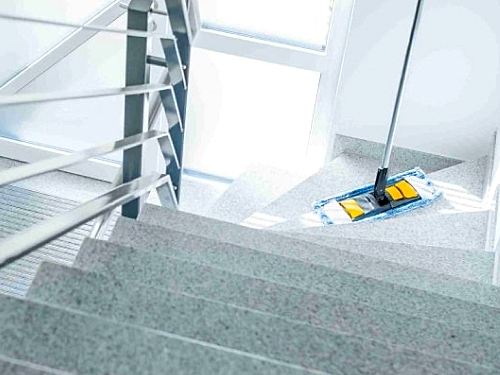 <p>Uzman Temizlik, Sakarya'da bulunan bir temizlik firmasıdır ve merdiven temizliği hizmetleri de sunmaktadır. Merdivenler, sıklıkla kullanılan ve çeşitli kir, toz, leke ve bakterilerin biriktiği yerlerdir. Bu nedenle, merdiven temizliği düzenli olarak yapılmalıdır ve Uzman Temizlik, müşterilerine profesyonel bir hizmet sunarak bu ihtiyacı karşılamaktadır.</p><p>Uzman Temizlik'in merdiven temizliği hizmetleri, müşterilerin ihtiyaçlarına göre farklılık göstermektedir. Şirket, merdivenlerin tipi, malzemesi ve kir seviyesine göre uygun bir temizleme yöntemi seçer ve en son teknolojileri ve ekipmanları kullanarak temizliği gerçekleştirir.</p><p>Uzman Temizlik'in merdiven temizliği hizmetleri, özellikle apartman, site, ofis ve işyeri gibi ortak kullanım alanlarında son derece etkilidir. Uzman ekibimiz, müşterilerimizin sağlığına ve çevre korumasına büyük önem verir ve bu nedenle çevre dostu ve insan sağlığına zararlı olmayan temizlik ürünleri kullanır.</p><p>Uzman Temizlik, merdiven temizliği hizmetlerini esnek ve uygun fiyatlı bir şekilde sunar. Hizmetler, müşterilerin ihtiyaçlarına göre düzenli veya periyodik olarak gerçekleştirilebilir. Müşteriler, hizmetleri esnek bir şekilde ayarlayabilir ve istedikleri zaman hizmet alabilirler.</p><p>Sonuç olarak, Uzman Temizlik, Sakarya'da bulunan müşterilerine merdiven temizliği hizmetleri sunarak, temiz ve hijyenik bir ortamda yaşamalarına yardımcı olmaktadır. Profesyonel ve deneyimli ekibi, son teknolojileri ve çevre dostu ürünleri kullanarak, müşterilerinin memnuniyetini en üst düzeyde tutmaktadır.</p>